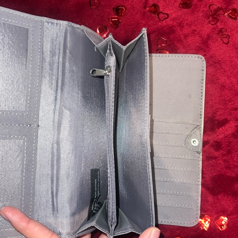 Beautiful & Spacious Wallet!! - Picture 5 of 7